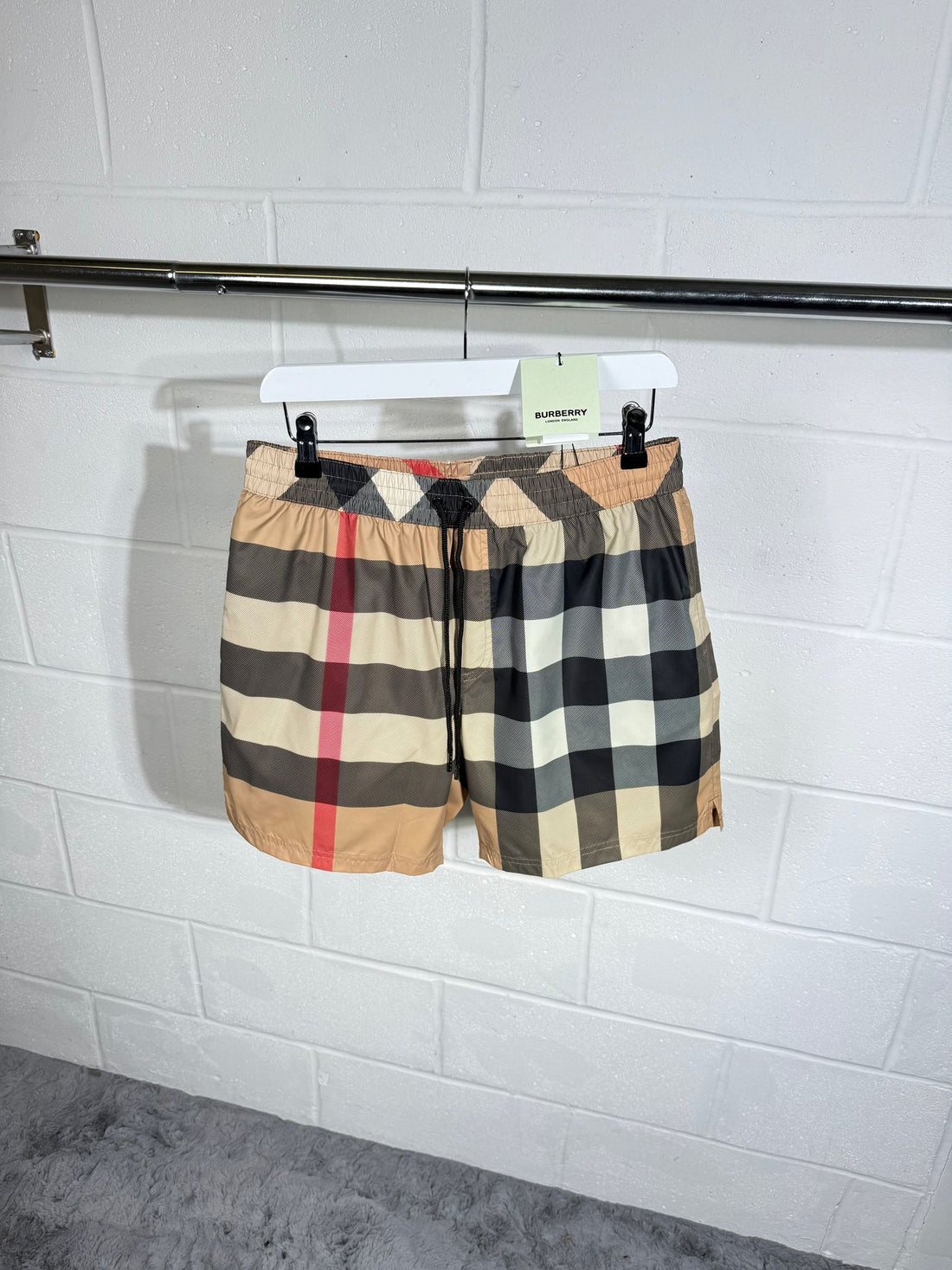 TRAINERS + SHORTS 15151